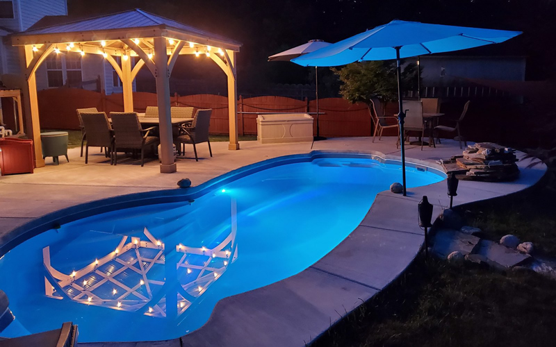 Alaglas Pools' Malibu, a medium, freeform fiberglass pool in quartz