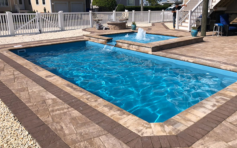 Alaglas Pools Gulfstream with Guppy tanning ledge in Quartz