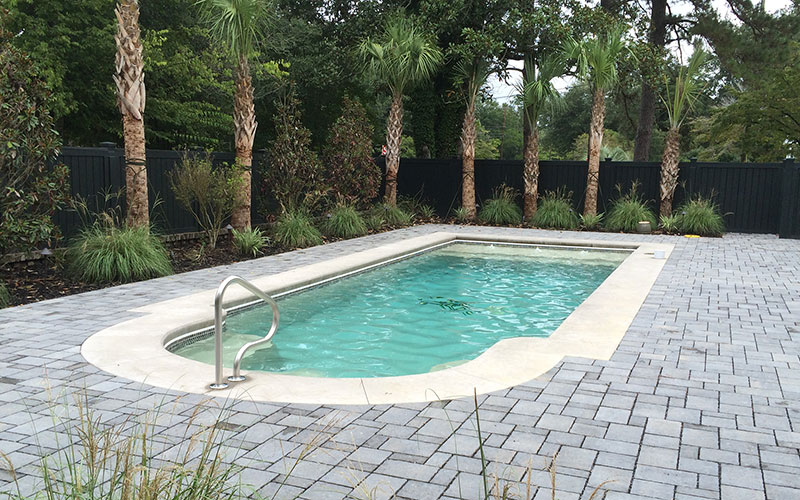 Alaglas Pools' Majestic model, a large, rectangular fiberglass pool in quartz